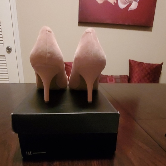 COPY - NEW INC Suede Pumps - Picture 4 of 5